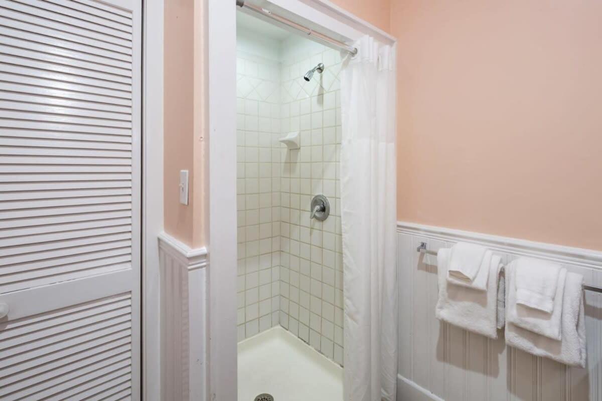 Bananas Foster Guesthouse Key West Bagian luar foto