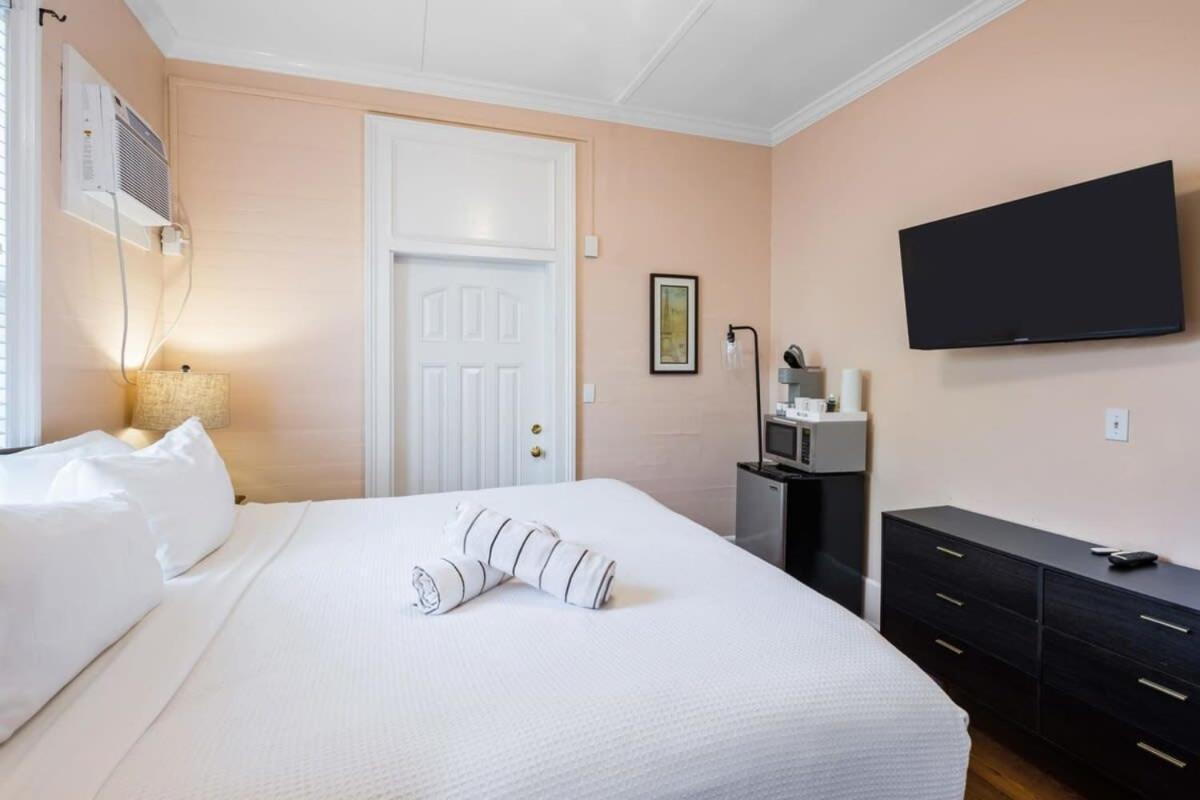 Bananas Foster Guesthouse Key West Bagian luar foto
