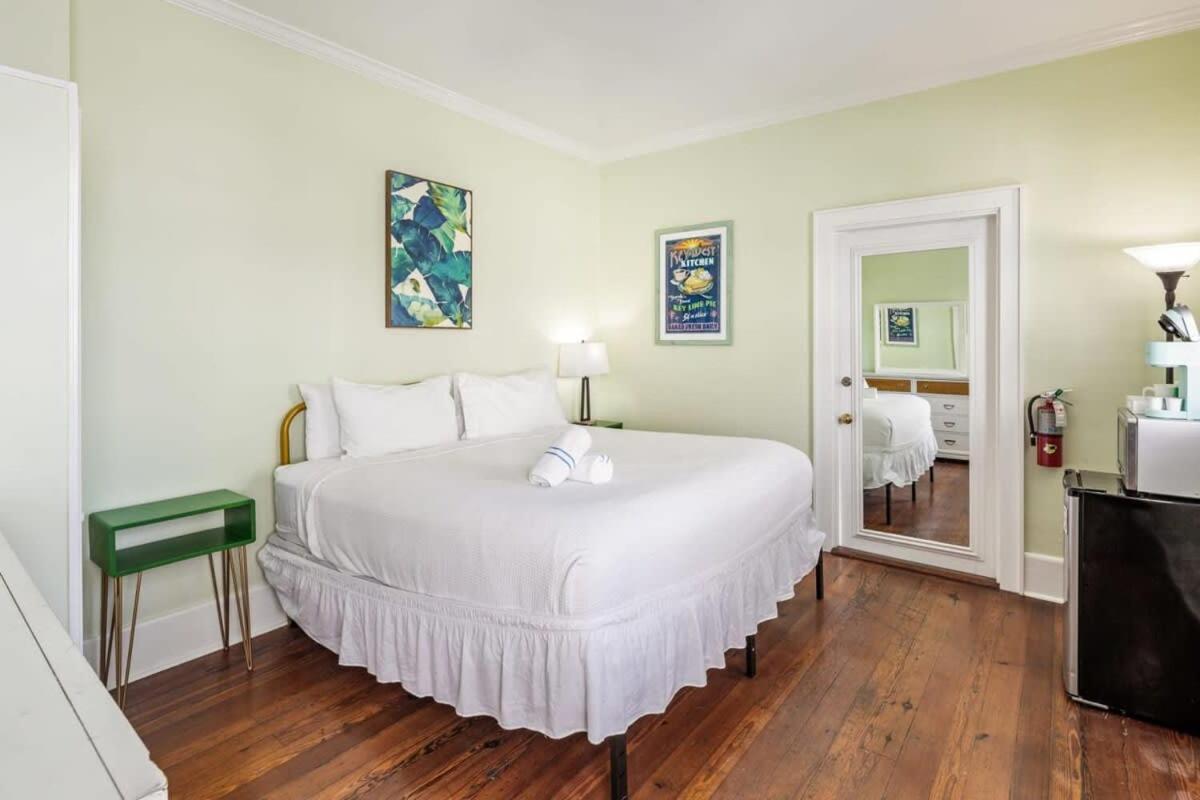 Bananas Foster Guesthouse Key West Bagian luar foto