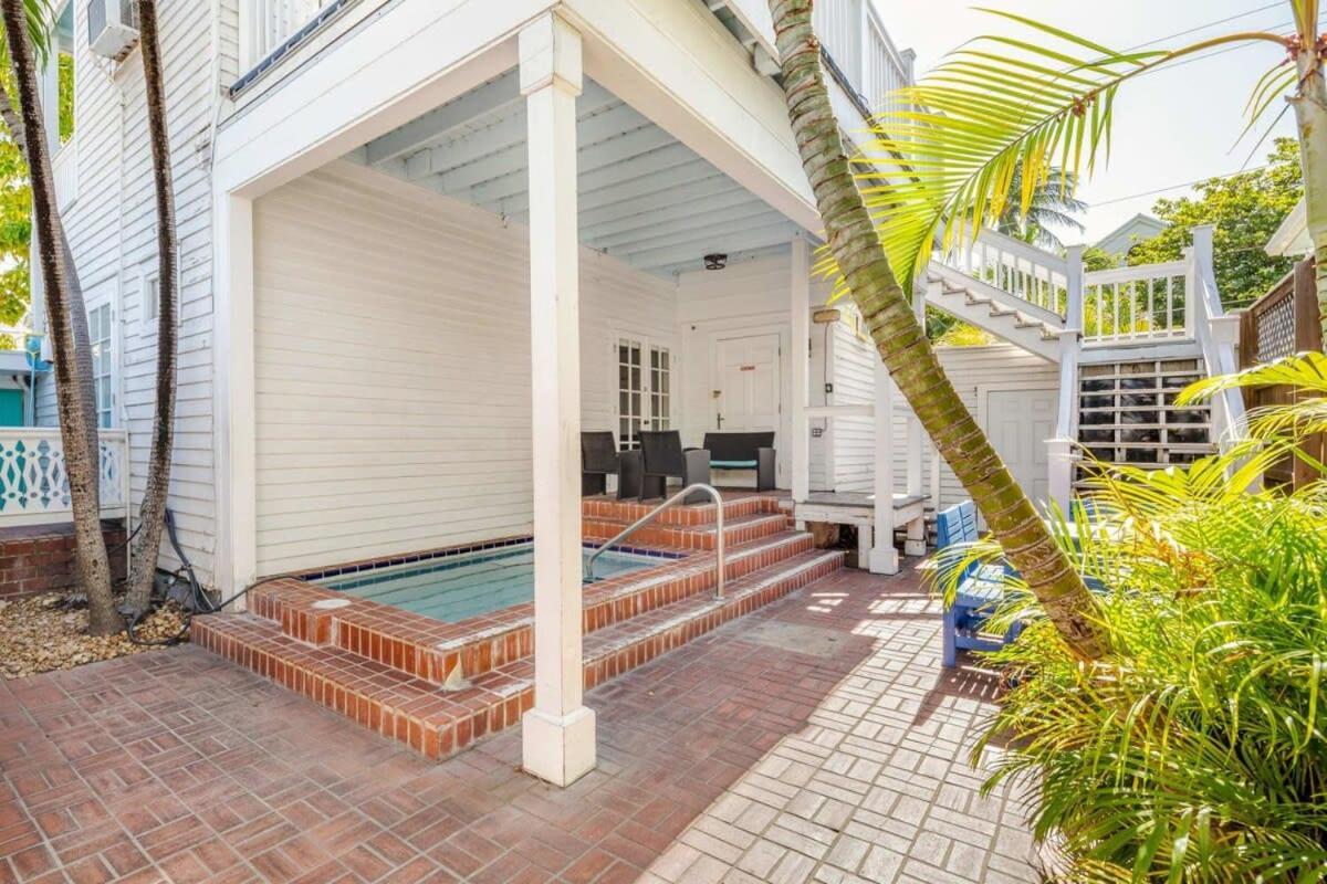 Bananas Foster Guesthouse Key West Bagian luar foto