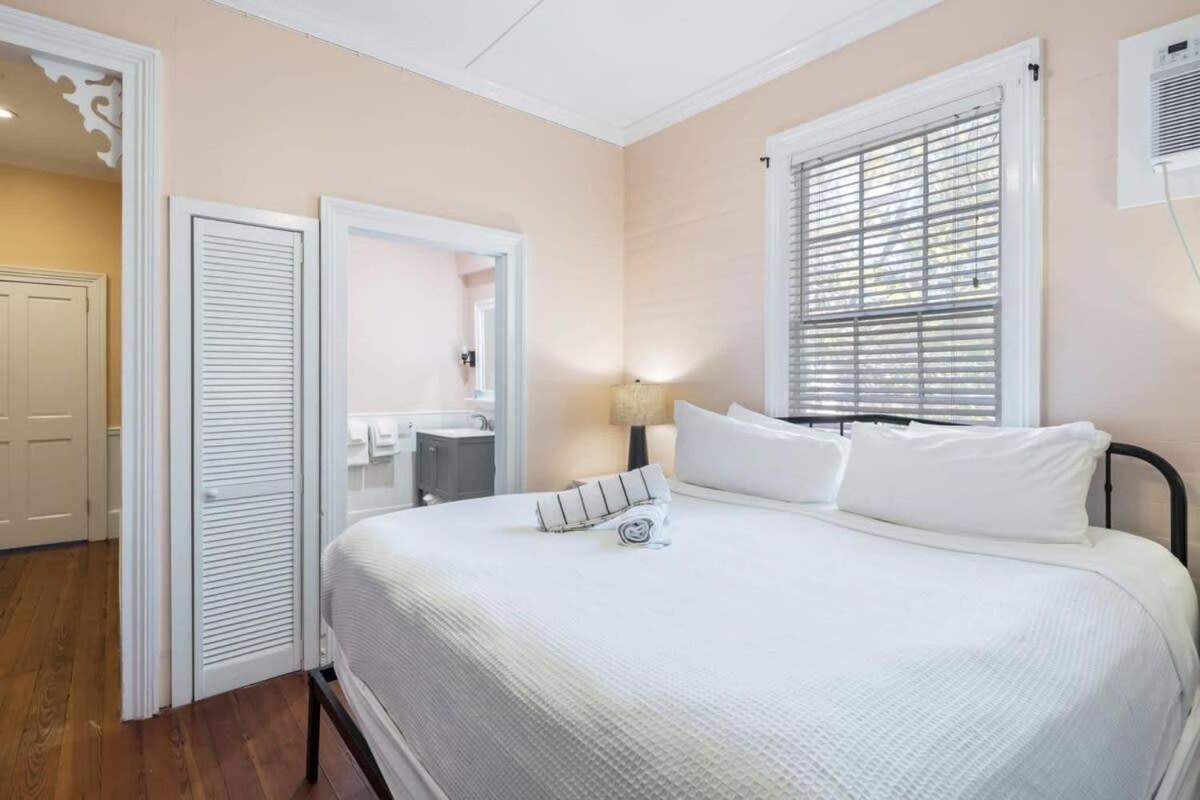 Bananas Foster Guesthouse Key West Bagian luar foto