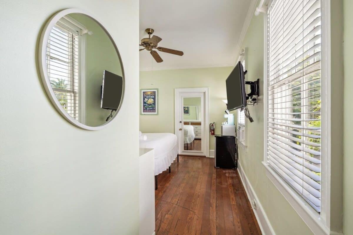 Bananas Foster Guesthouse Key West Bagian luar foto