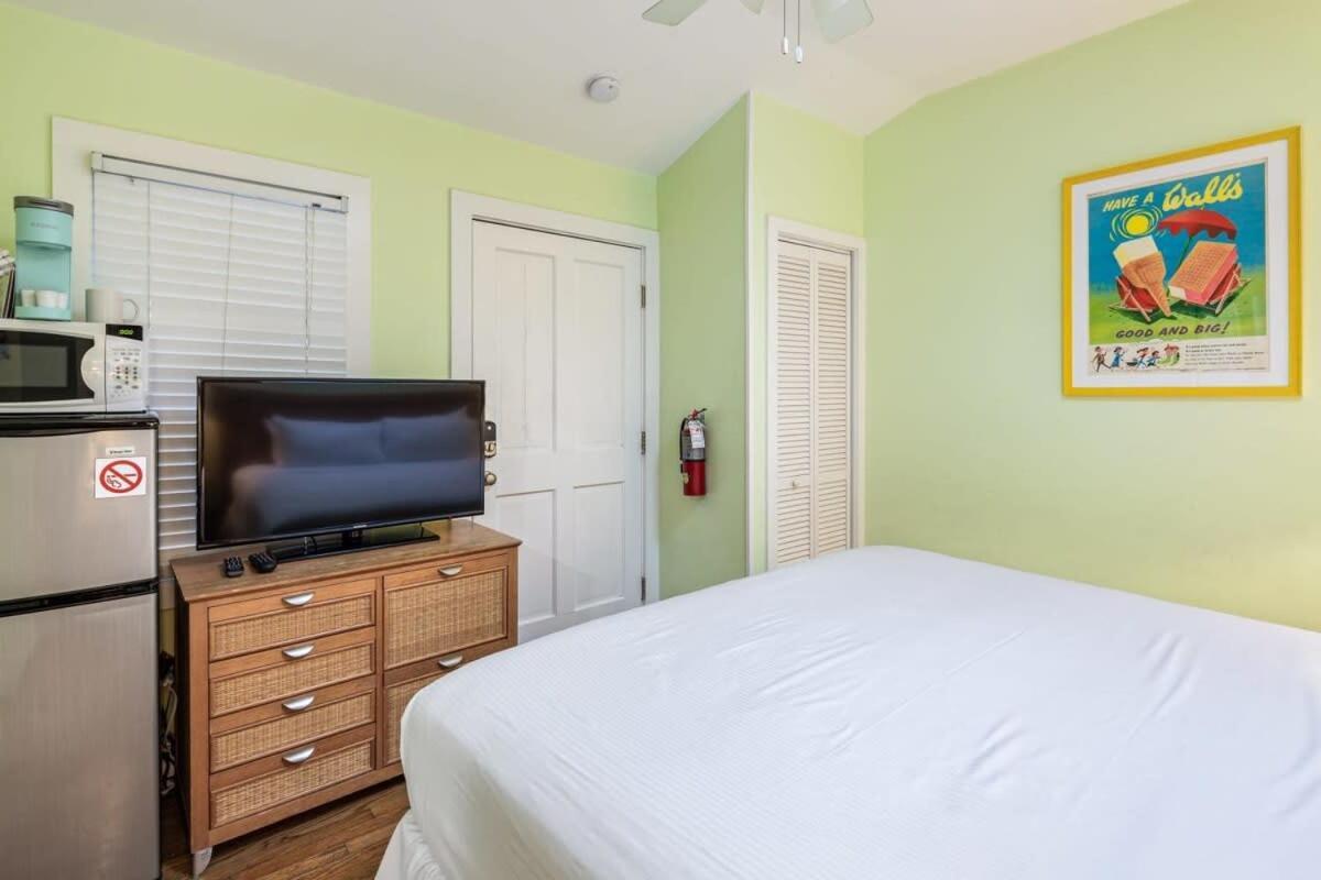 Bananas Foster Guesthouse Key West Bagian luar foto